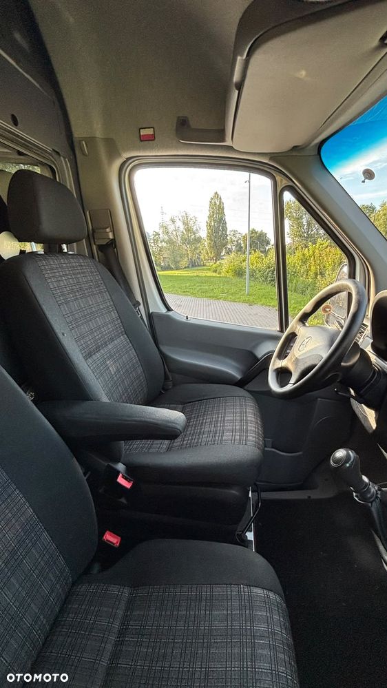 Mercedes-Benz Sprinter - 16