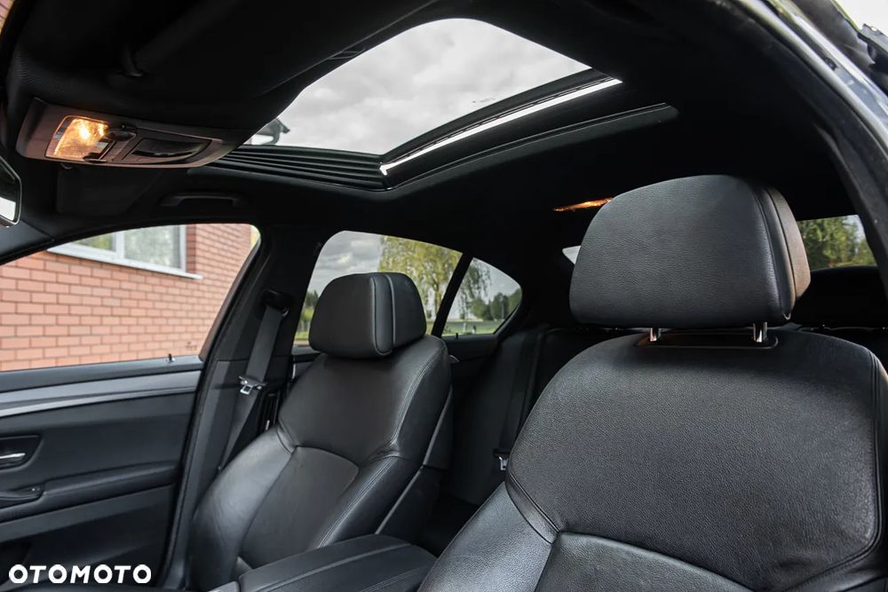 BMW Seria 5 M550d xDrive - 24