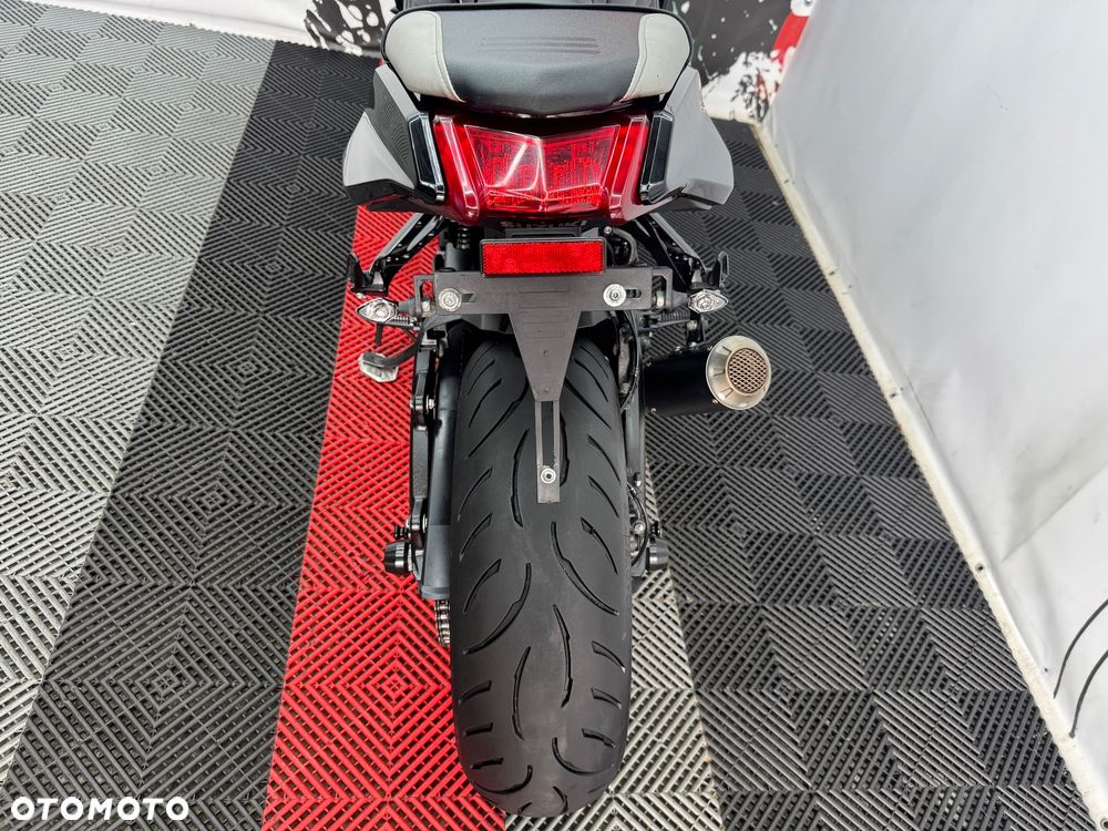Suzuki GSX - 22