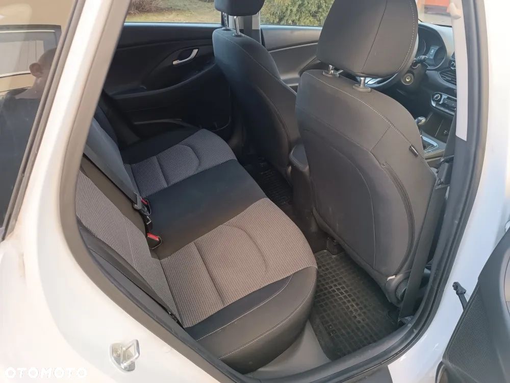 Hyundai i30 1.5 DPI Classic + - 10