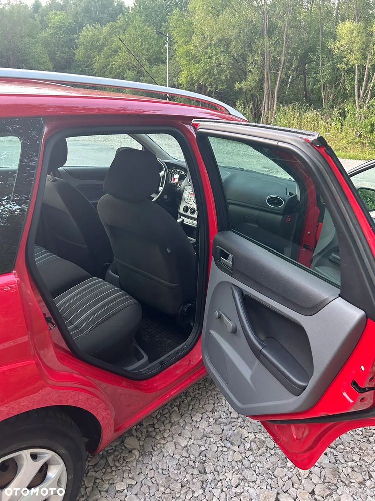 Ford Focus 1.6 Ambiente - 8