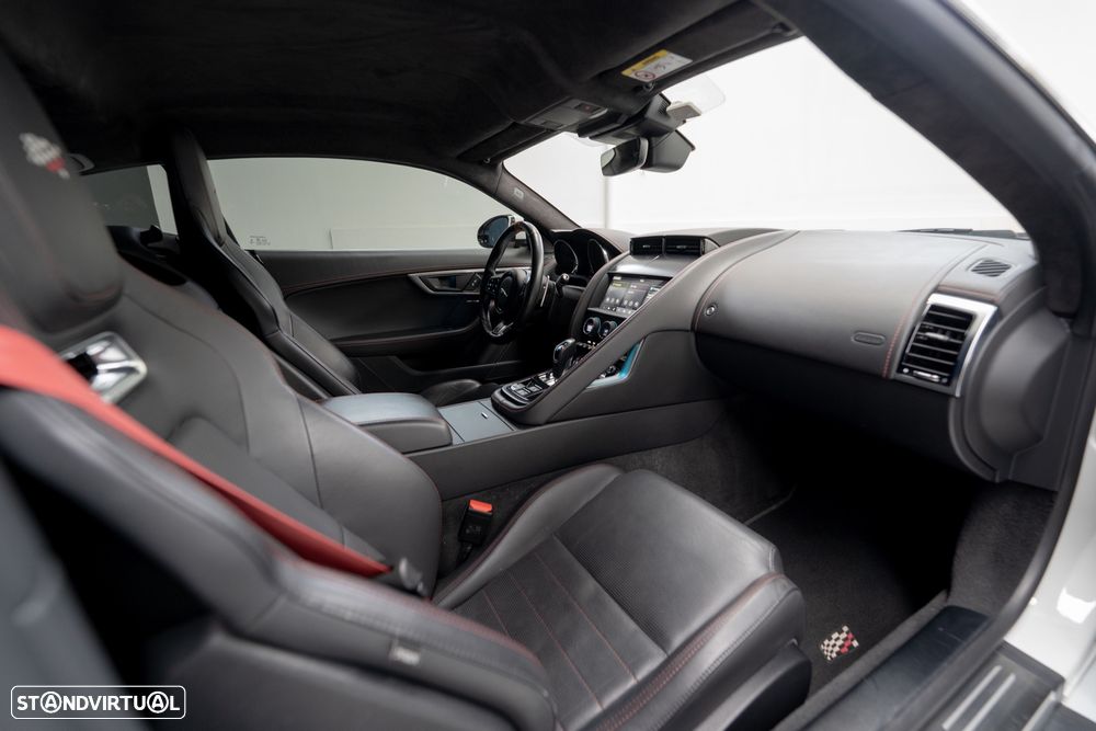 Jaguar F-Type 2.0 i4 Chequered Flag - 8