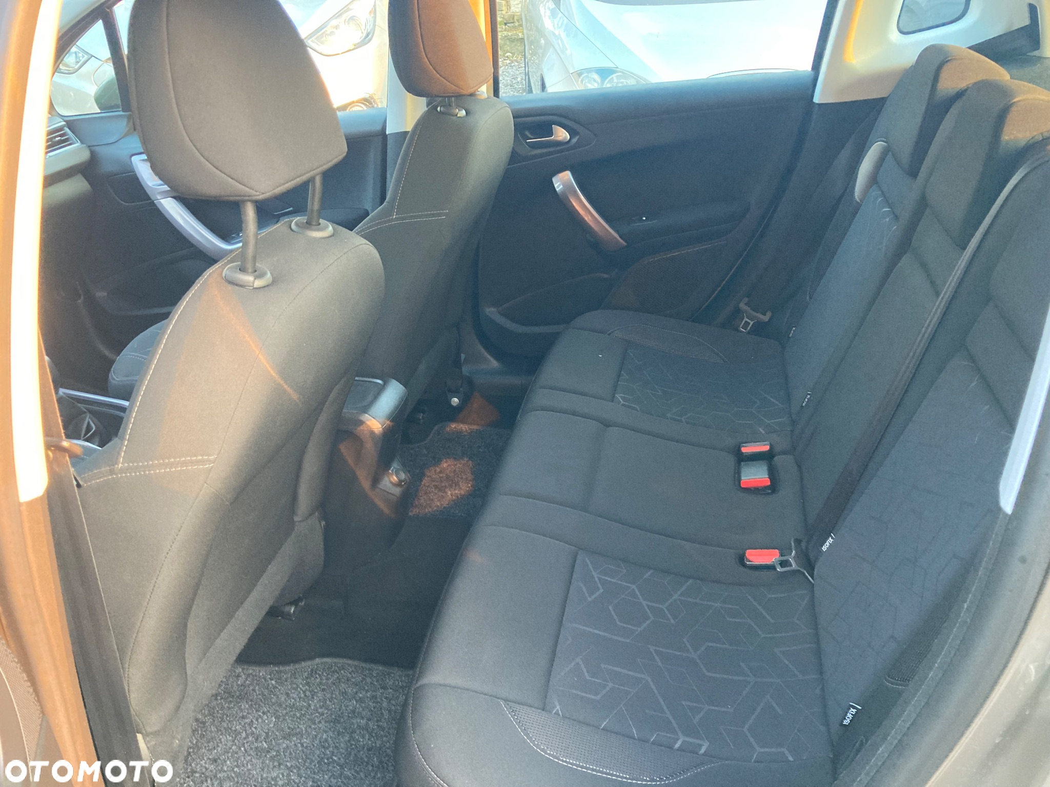 Peugeot 2008 1.6 e-HDi Active S&S - 9