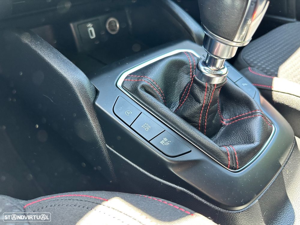 Ford Focus 1.0 EcoBoost S&S ST-LINE - 42