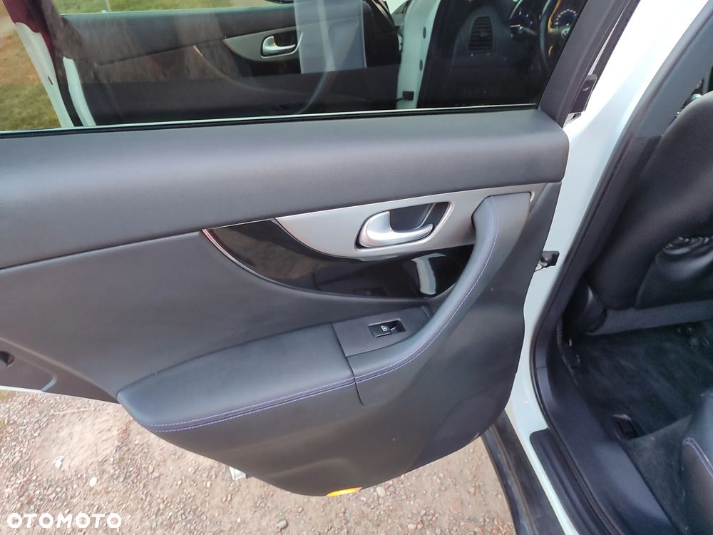 Infiniti Q70 3.0d S - 16