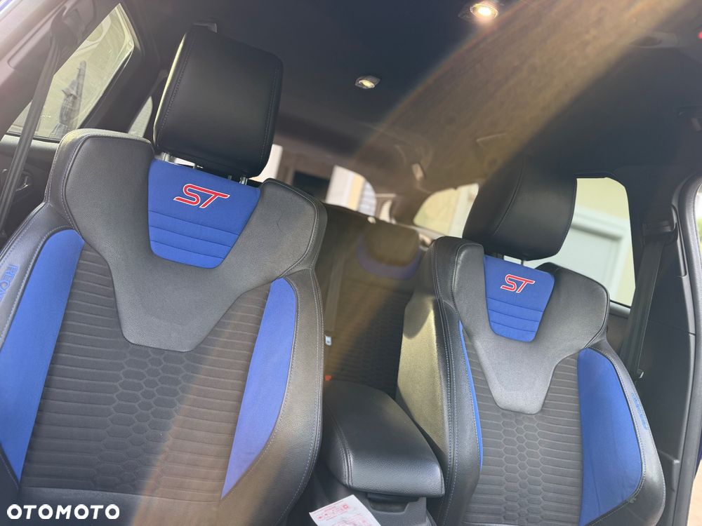 Ford Focus 2.0 EcoBoost ST - 19