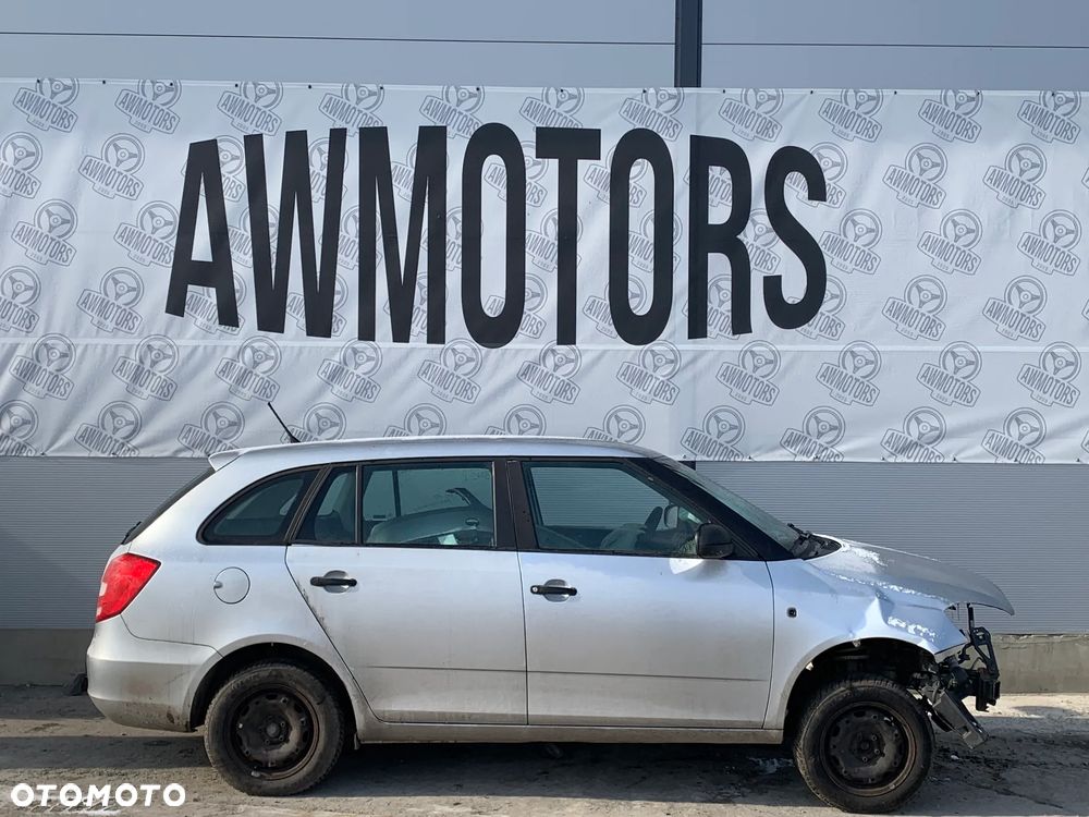 SKODA FABIA 2011 *SAMOCHÓD NA CZĘŚCI* 4101 MASKA, LAMPA, DRZWI, LUSTERKO, ZDERZAK, GRILL, BŁOTNIK, KLAPA, BELKA, DESKA, FOTELE, KANAPA, ĆWIARTKA KIEROWNICA, TARCZE, ZACISKI, ZAWIESZENIE, KOMPLETNY PRZÓD, KOMPLETNY TYŁ, LICZNIK, ZEGARY, PRAWE LEWE PRZÓD TYŁ - 3