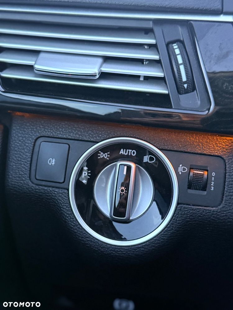 Mercedes-Benz Klasa E 200 CGI BlueEFFICIENCY Avantgarde - 15