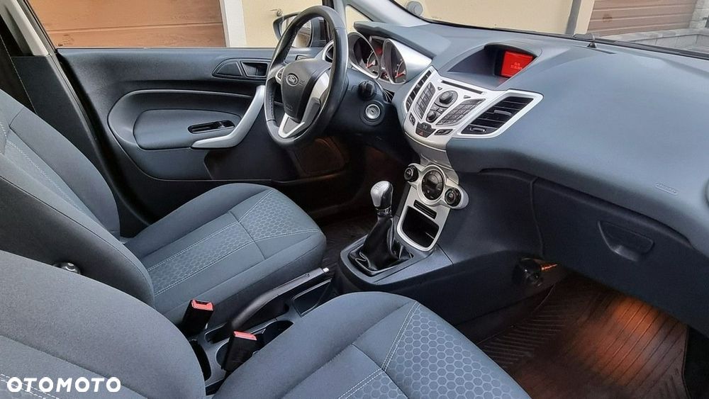 Ford Fiesta - 12