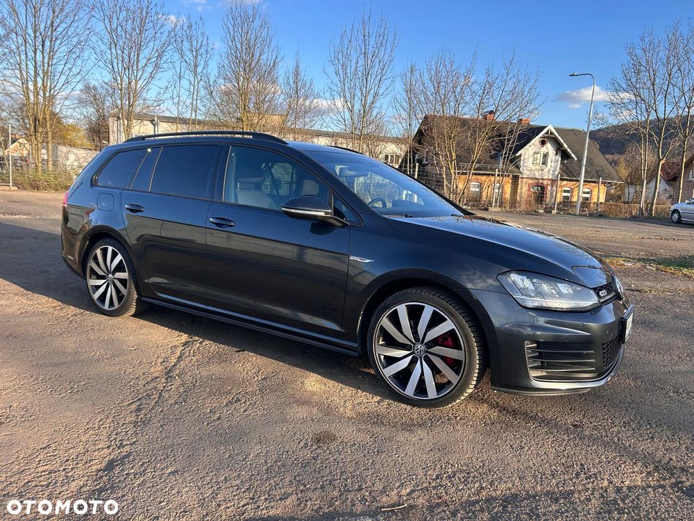 Volkswagen Golf - 11