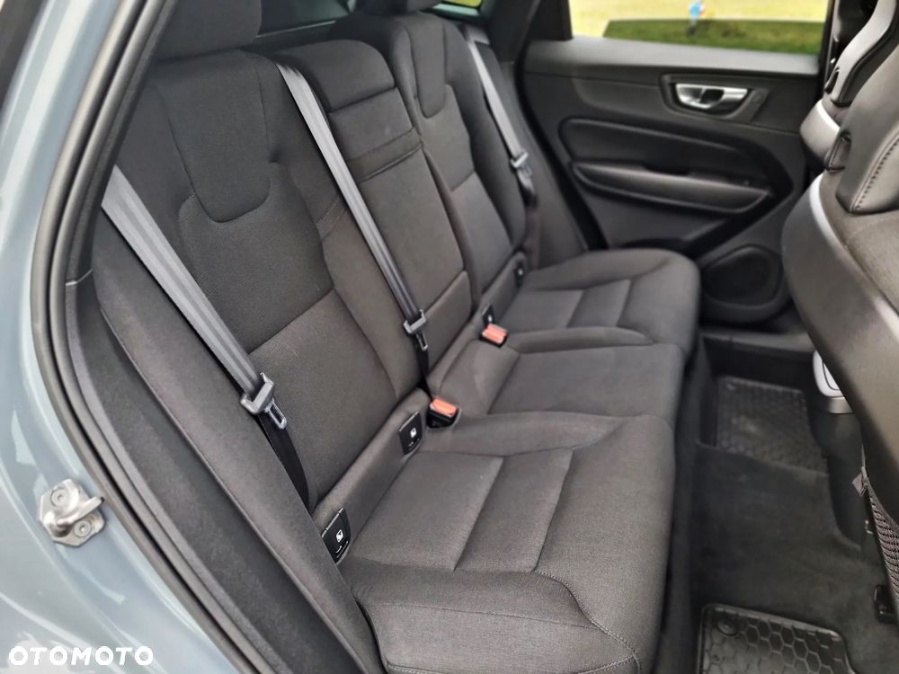 Volvo XC 60 B4 D AWD Geartronic Momentum Pro - 24