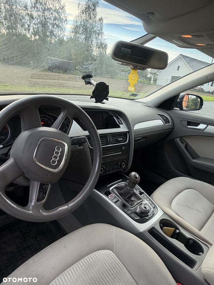 Audi A4 Limousine - 4