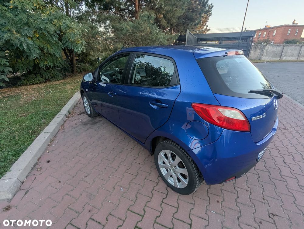 Mazda 2 2009 photo 4
