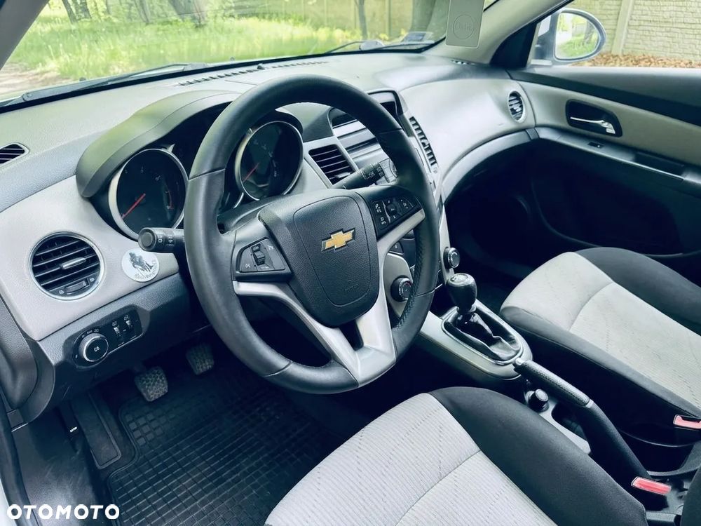 Chevrolet Cruze 1.8 LS+ - 4