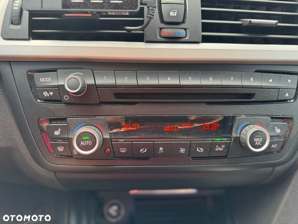 BMW Seria 3 318d Luxury Line EU6 - 26