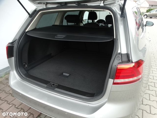 Volkswagen Passat 1.6 TDI SCR BlueMotion Trendline - 19