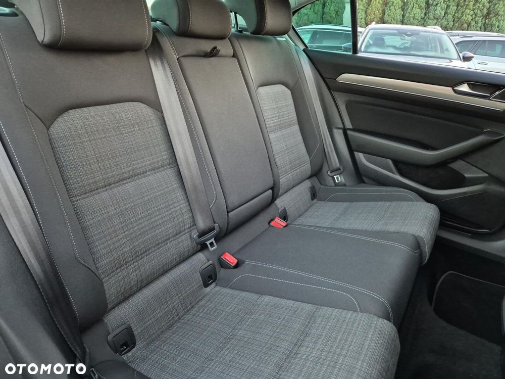Volkswagen Passat 2.0 TDI EVO Business DSG - 16