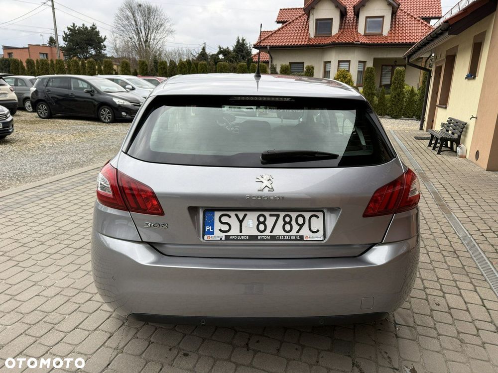 Peugeot 308 - 8