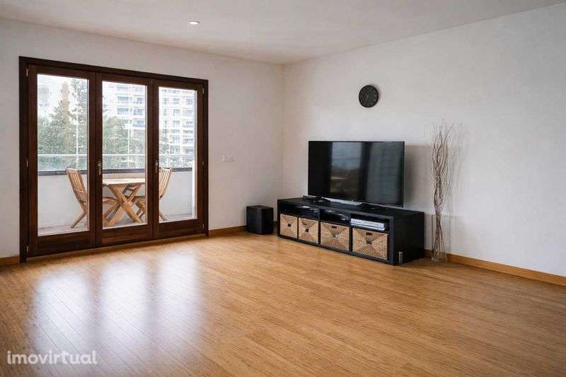 T2 com Garagem Dupla e Varandas | Colinas do Cruzeiro – Odivelas - Grande imagem: 2/12