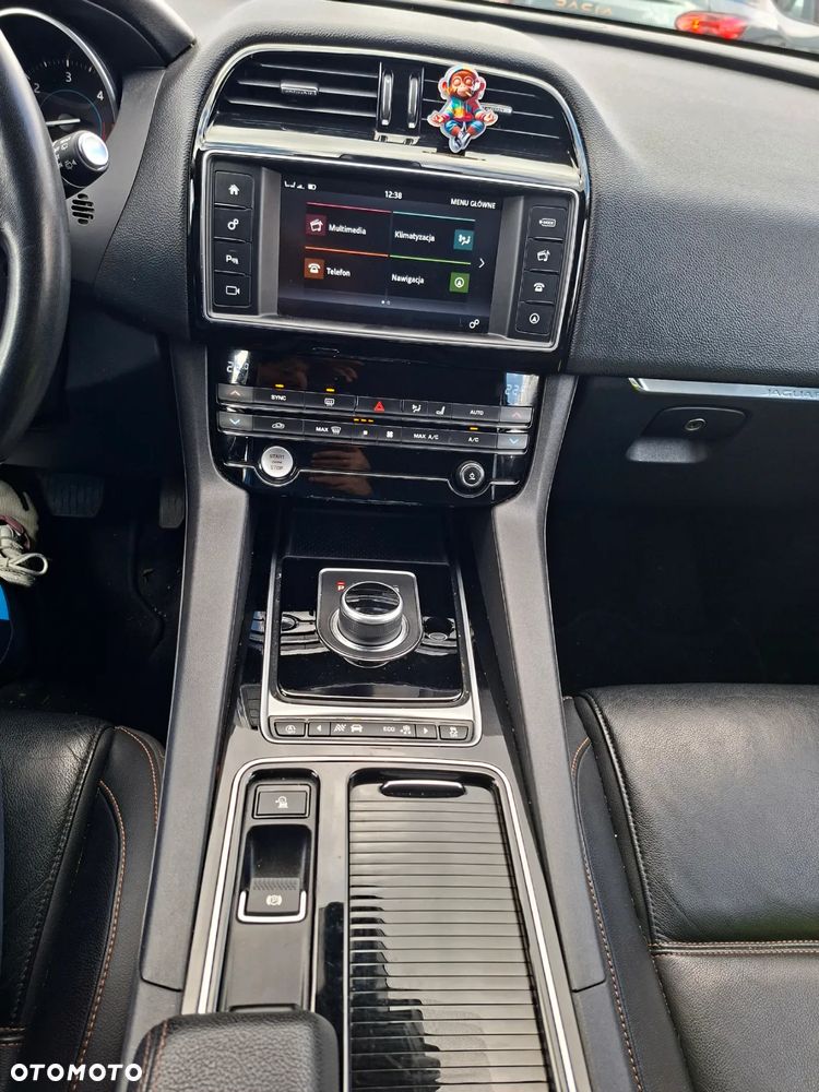 Jaguar F-Pace 2.0 i4D AWD Prestige - 31