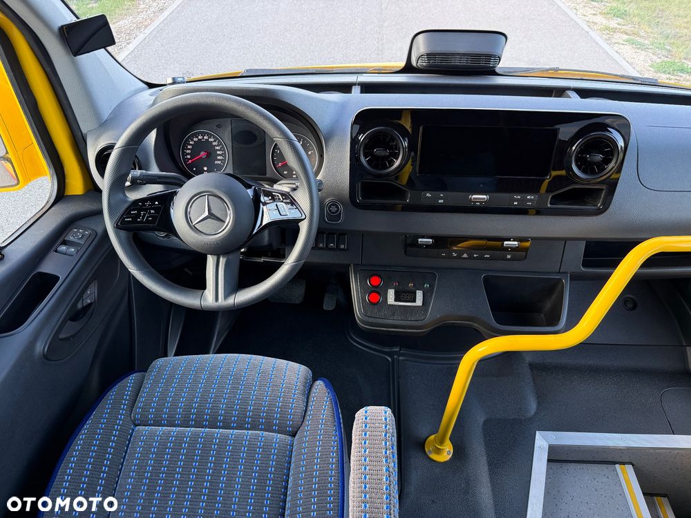 Mercedes-Benz Sprinter 517 - 23
