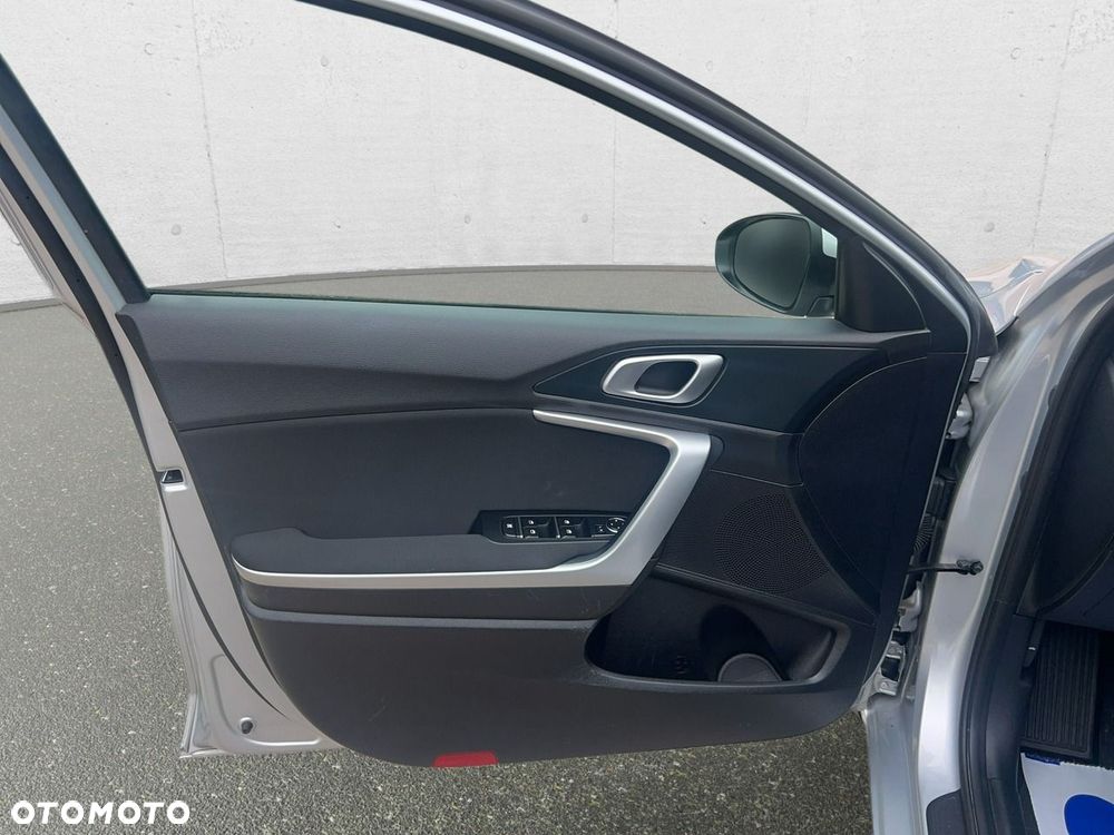 Kia Ceed - 10