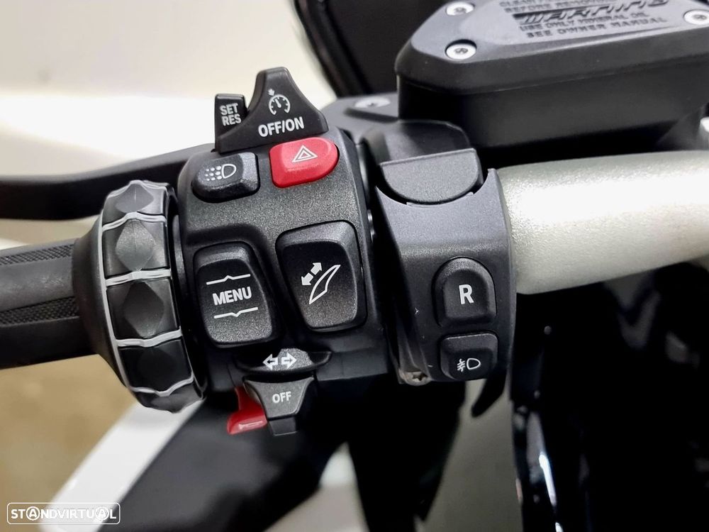 BMW K 1600 GT 1600 GT  Light-white/racing-blue met/racing-red - 11