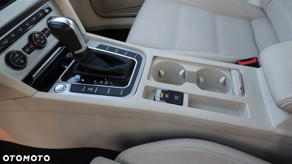 Volkswagen Passat 2.0 TDI BMT Comfortline DSG - 14
