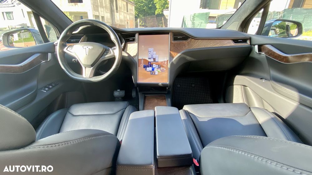 Tesla Model X - 22