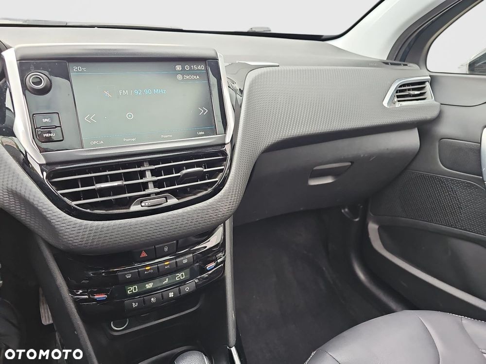 Peugeot 2008 1.2 Pure Tech GPF Allure S&S EAT6 - 23