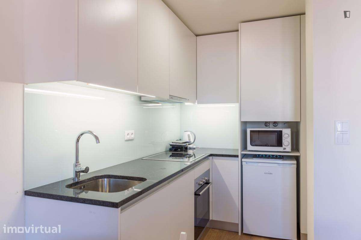 Apartamento com 1 quartos - localizado em Sé Porto - Grande imagem: 3/14