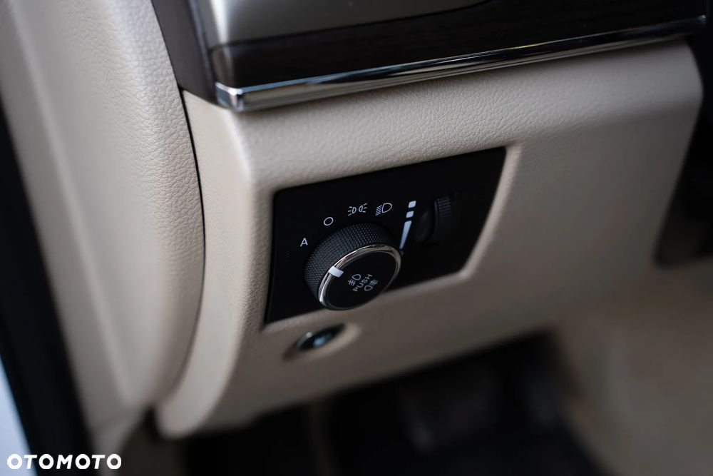 Jeep Grand Cherokee - 25