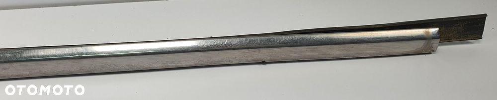 LISTWA OZDOBNA LAMPY LEWY TYŁ MERCEDES W115 W114 - 2