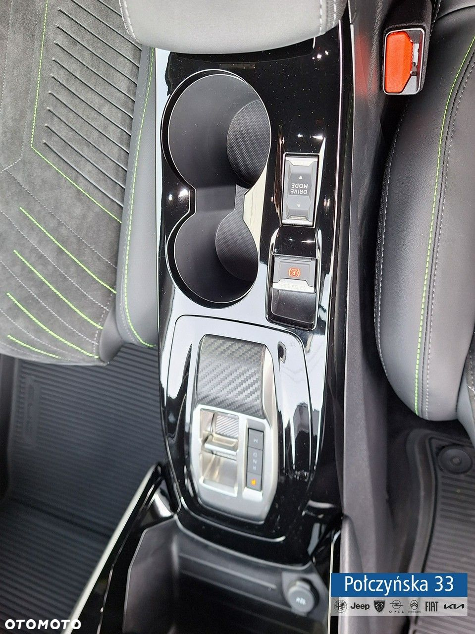 Peugeot 208 - 32