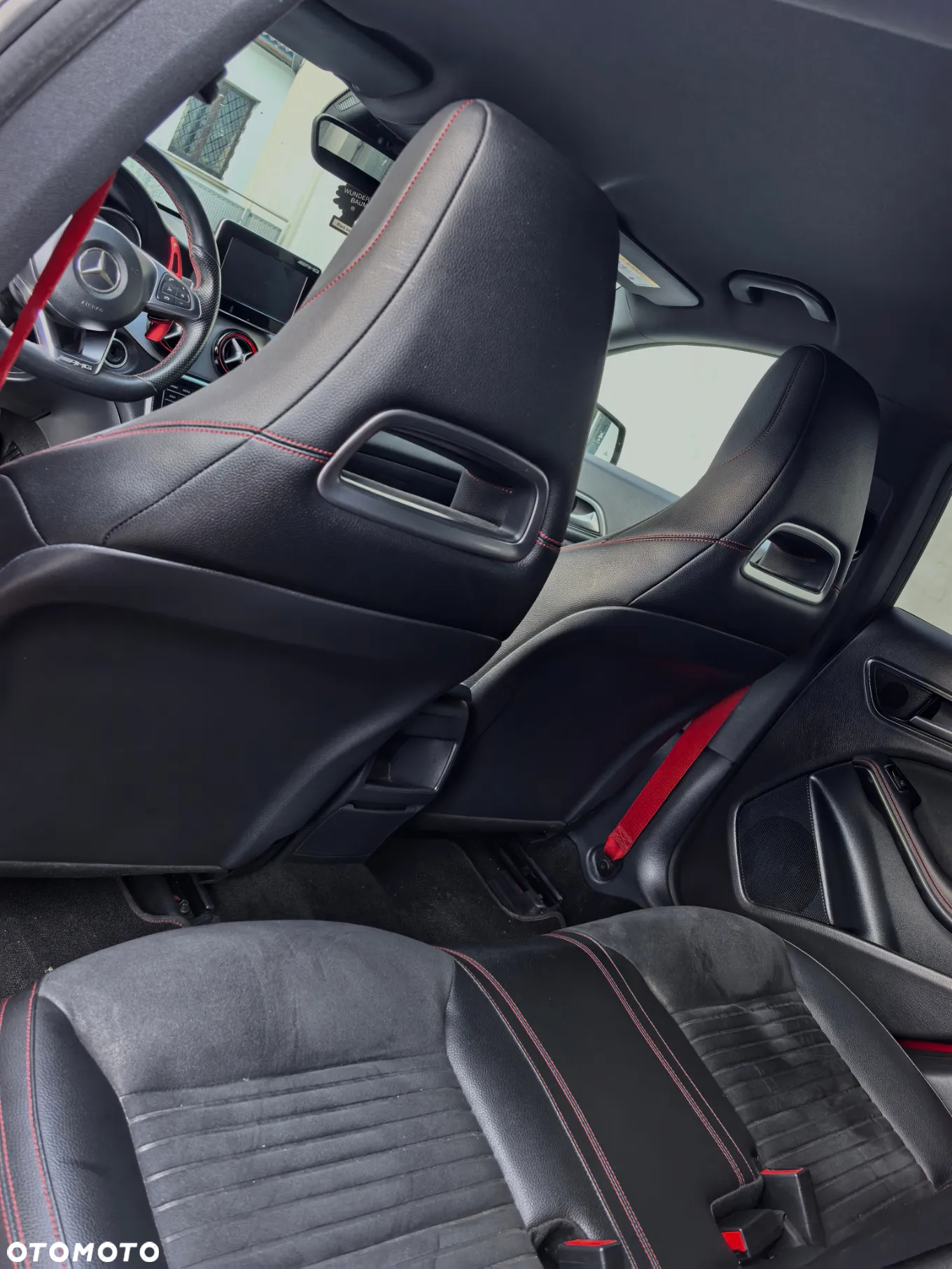 Mercedes-Benz CLA - 12