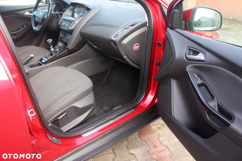 Ford Focus 1.0 EcoBoost Titanium - 4