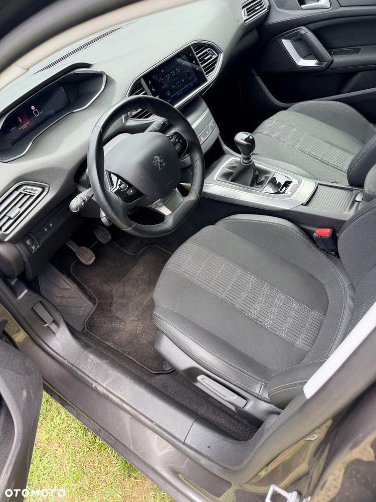 Peugeot 308 PureTech 130 Allure - 21