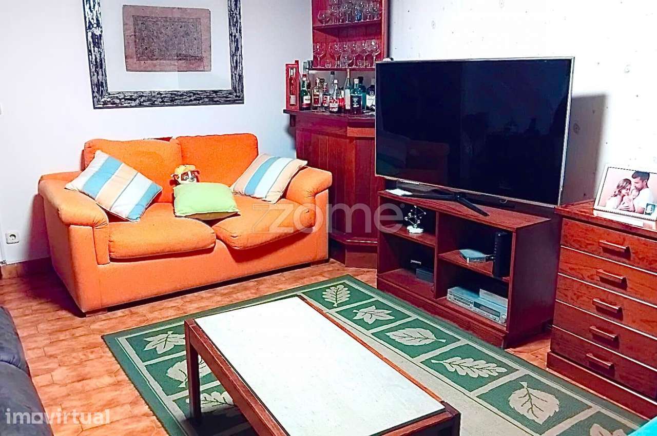 T3 com Terraço e Varanda | Excelente Luminosidade - Grande imagem: 2/16