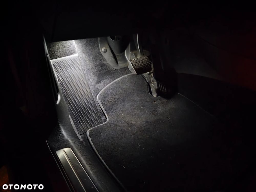 Volkswagen Passat 2.0 TDI DPF DSG 4Motion Highline - 37
