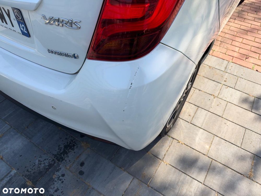 Toyota Yaris Hybrid 100 Dynamic - 22