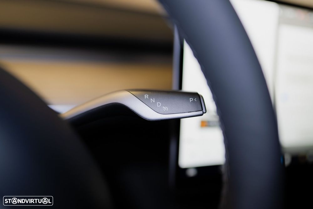 Tesla Model Y Standard RWD - 40