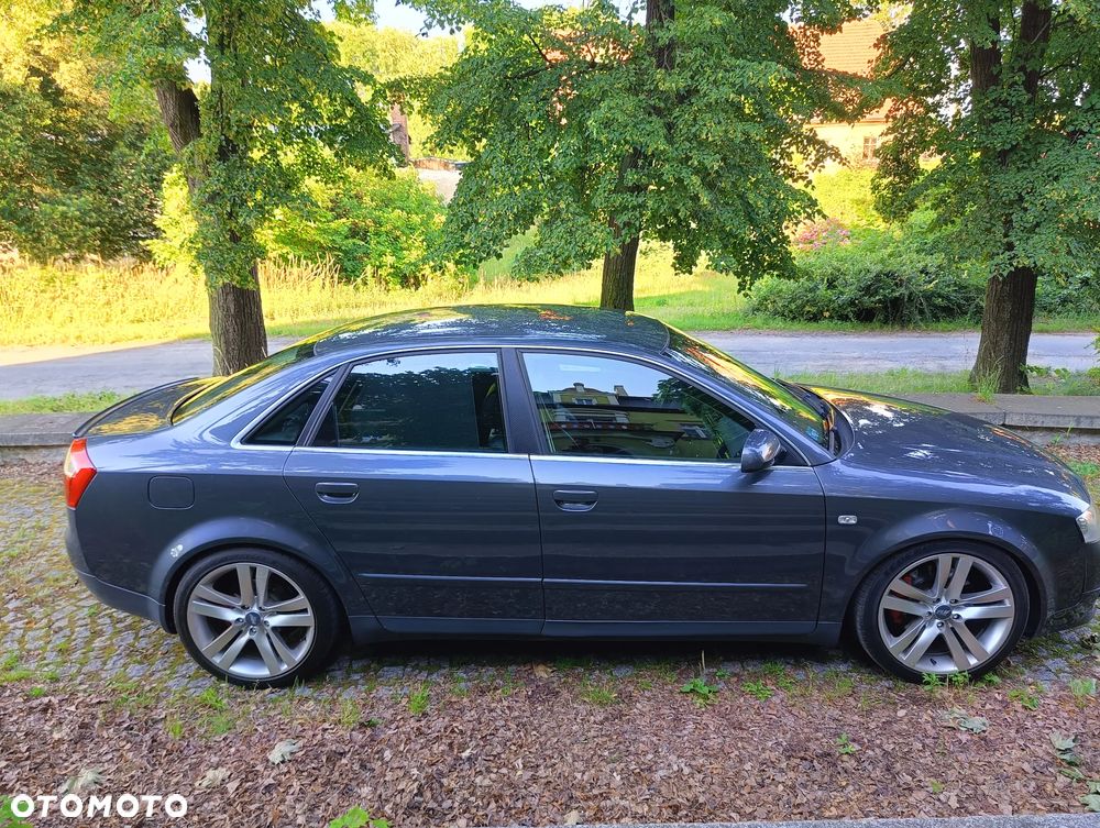 Audi A4 Limousine - 3