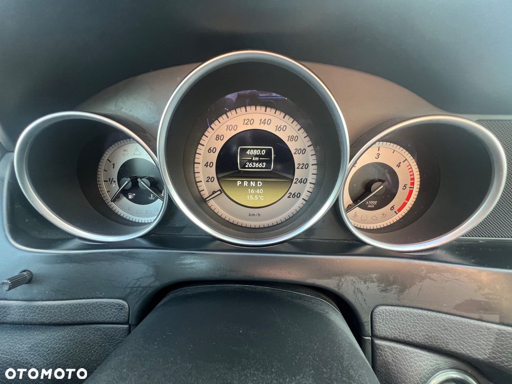 Mercedes-Benz Klasa C 300 CDI BlueEff 4-Matic Avantgarde - 8