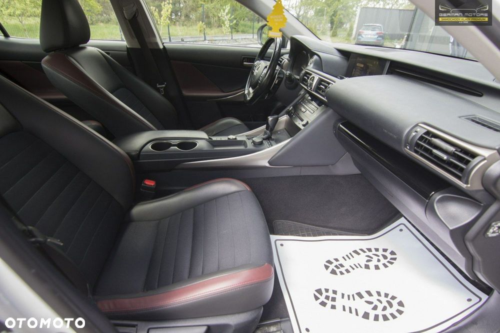 Lexus IS - 30
