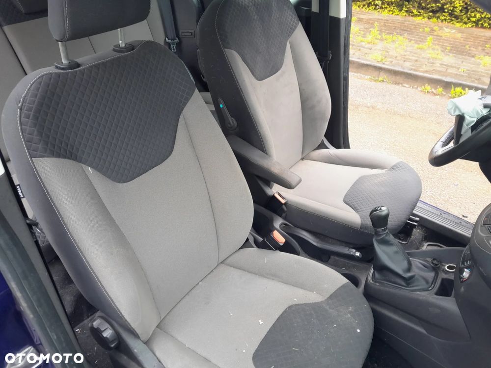 Ford Tourneo Courier 1.0 EcoBoost Ambiente - 22