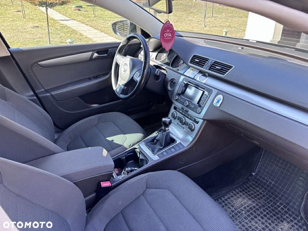 Volkswagen Passat 1.6 TDI Comfortline - 11