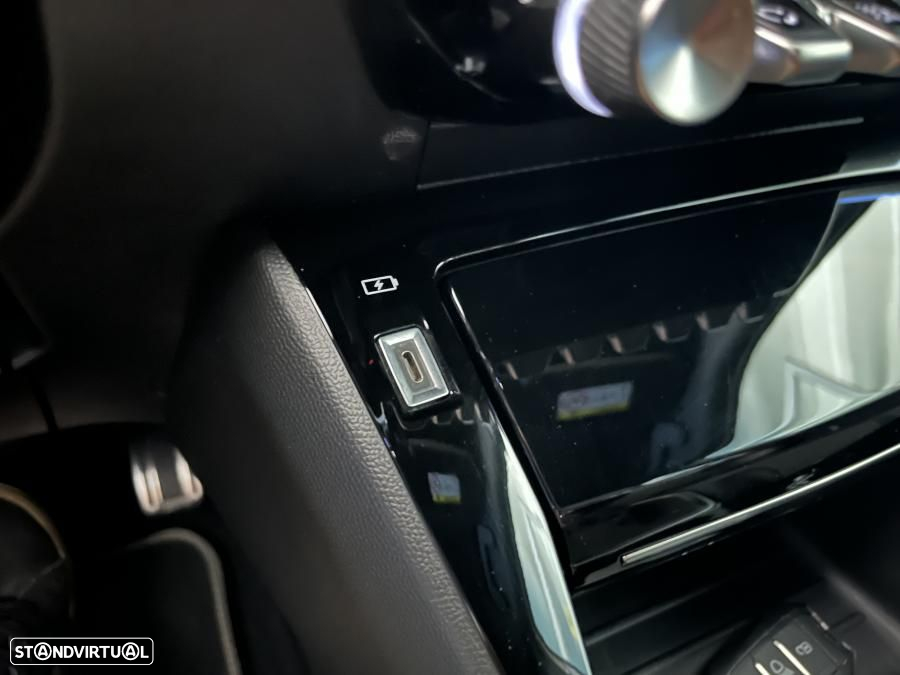 Peugeot 2008 1.2 PureTech GT Line - 23