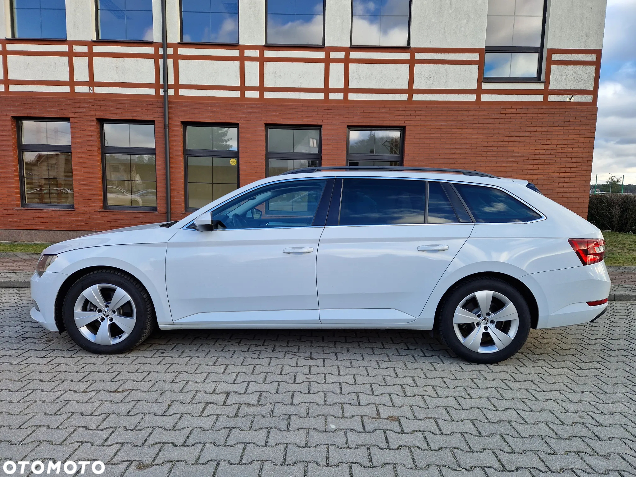 Skoda Superb 2.0 TDI Ambition DSG - 7