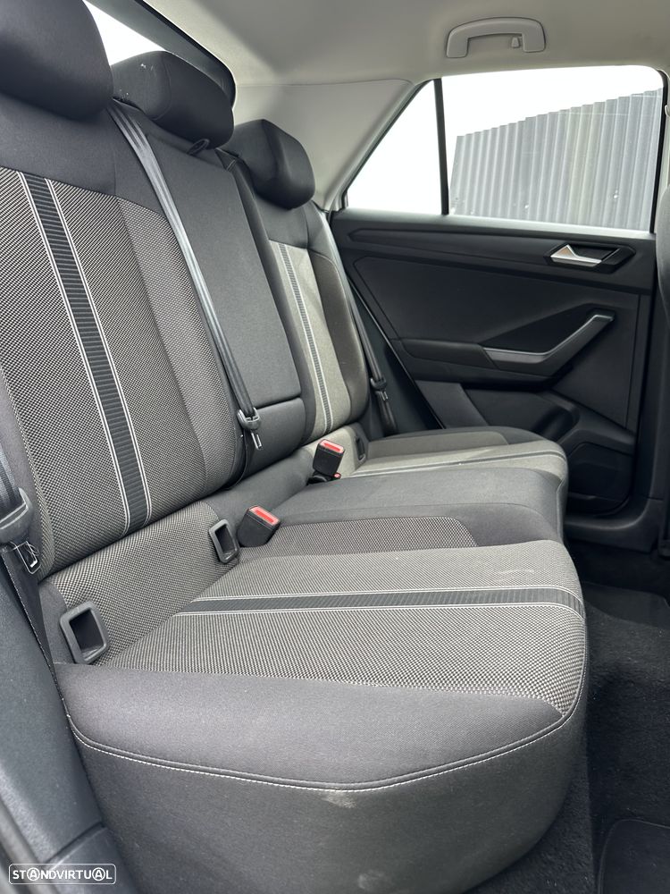 VW T-Roc - 30