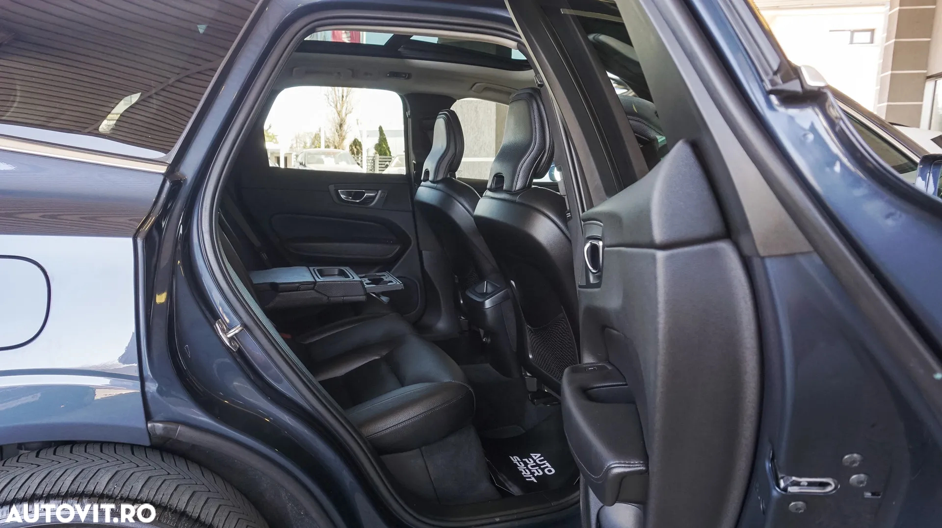 Volvo XC 60 D5 AWD Geartronic Inscription - 28